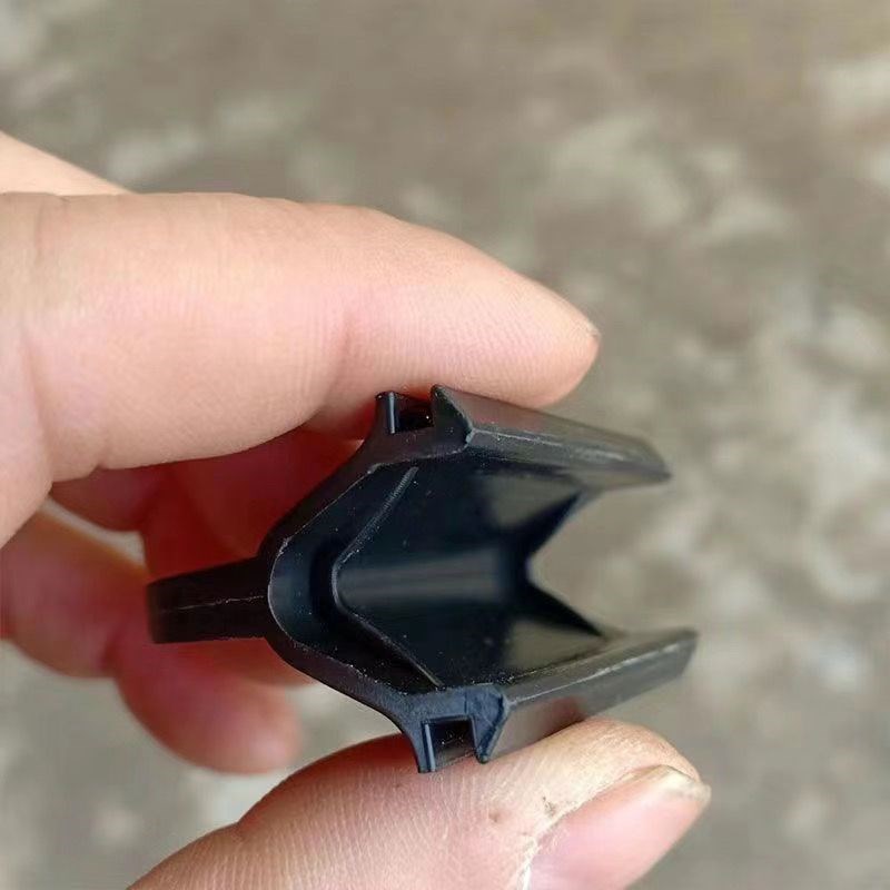 温室大棚配件卡槽护膜卡压膜槽塑料防膜卡黑压膜卡护膜卡防磨卡