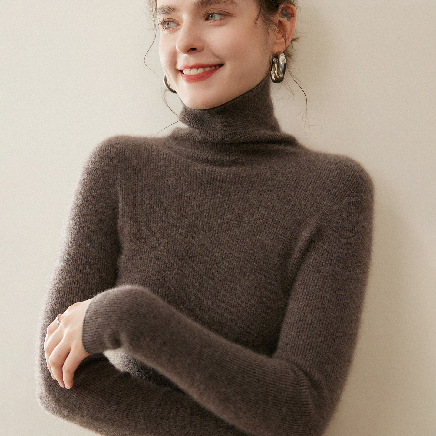 100%纯山羊绒显瘦无缝一体毛衣女