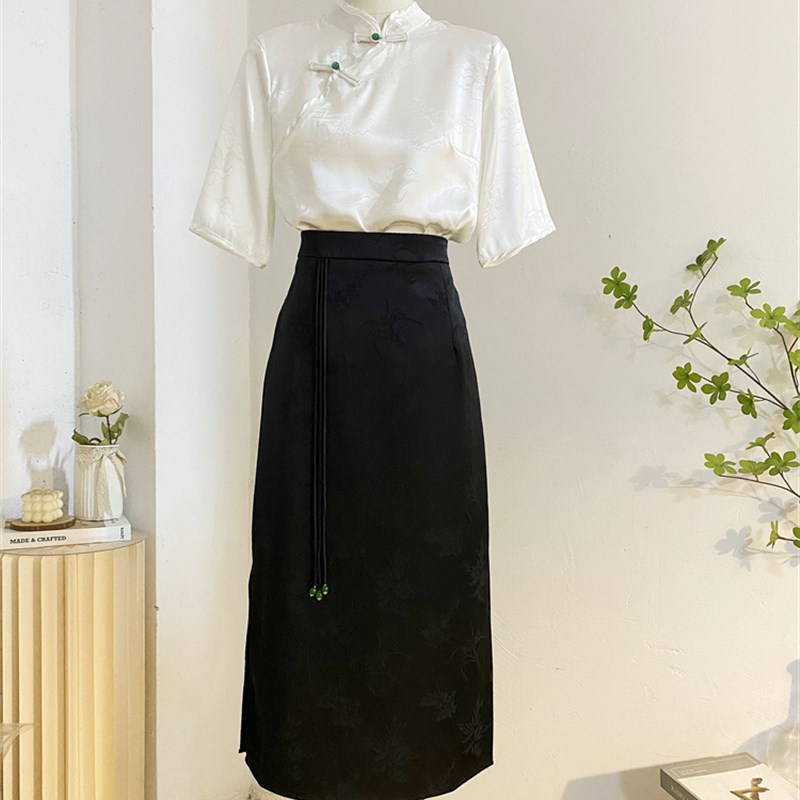 新中式立领盘扣短袖衬衫女2025夏设计感复古国风缎面提花小衫上衣