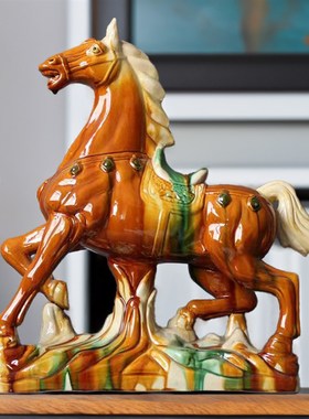 赤兔马摆件唐三彩马到成功装饰品陶瓷马工艺品办公室酒店新房礼物