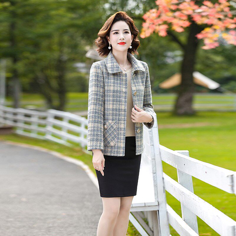 妈妈春装短款外套女洋气夹克上衣40岁50中老年春秋显瘦格子小西装