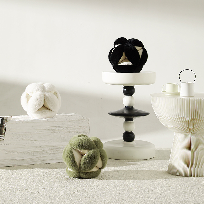 球形毛绒沙发抱枕样板间软装搭配沙发小靠枕含芯毛绒绣球床头靠垫