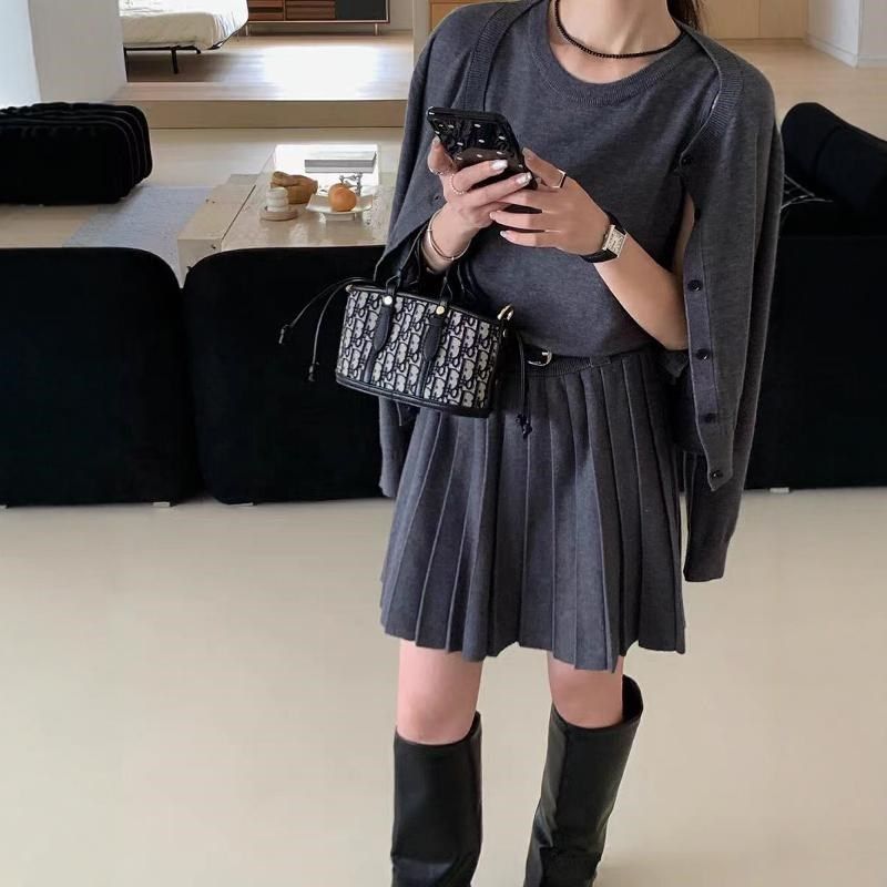 针织开衫背心百褶连衣裙两件套女秋冬新款高级感时尚气质毛衣套装