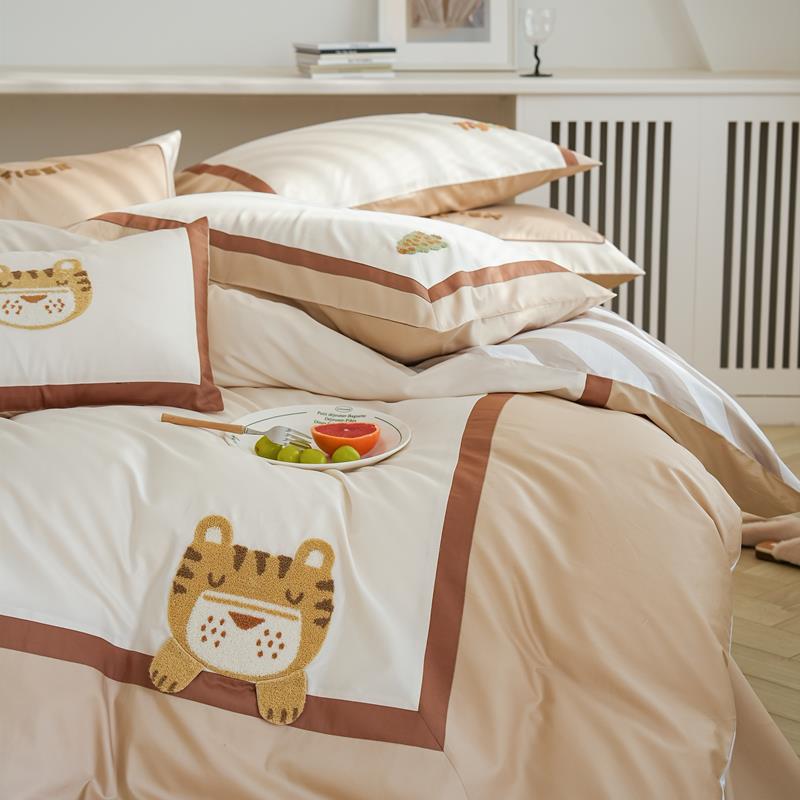 VFJJ5J845O【刺送抱枕】绣100S贡缎长棉四件套绒可爱毛巾绣纯棉被