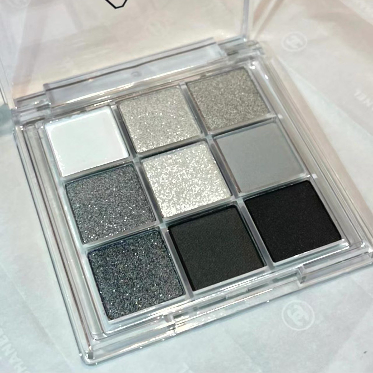 包邮~爆闪烟熏九色黑白眼影灰银色珠光暗黑冷系多功能黑白盘,彩妆/香水/美妆工具,眼影,淘宝优惠券,粉丝福利购,淘宝优惠卷