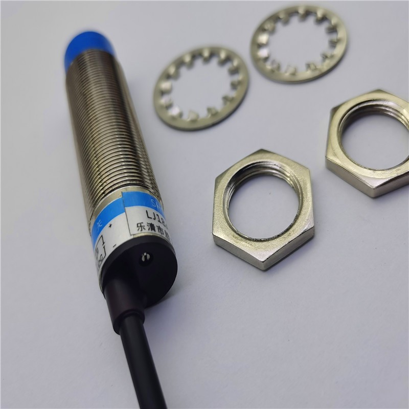 电容式接近开关CR18-8AC两线常闭90-250v非金属万能感应可调8MM