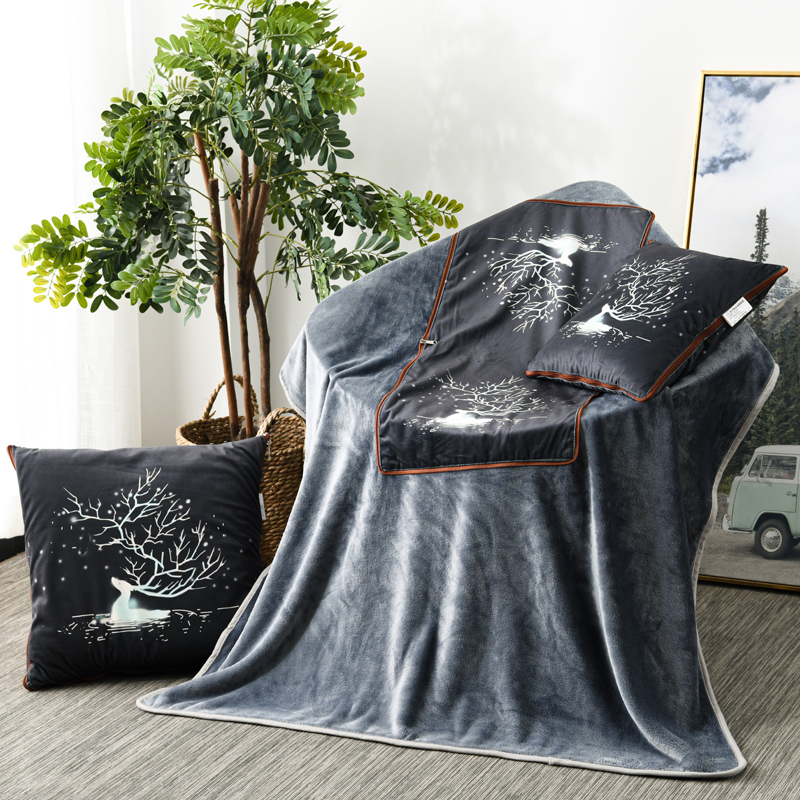 抱枕被子两用加绒加厚宿舍保暖毯冬季沙发靠垫腰车子靠枕可爱卡通