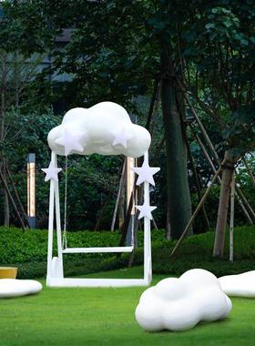 玻璃钢云朵雕塑秋千座椅户外景区网红打卡拍照广场装饰落地大摆件