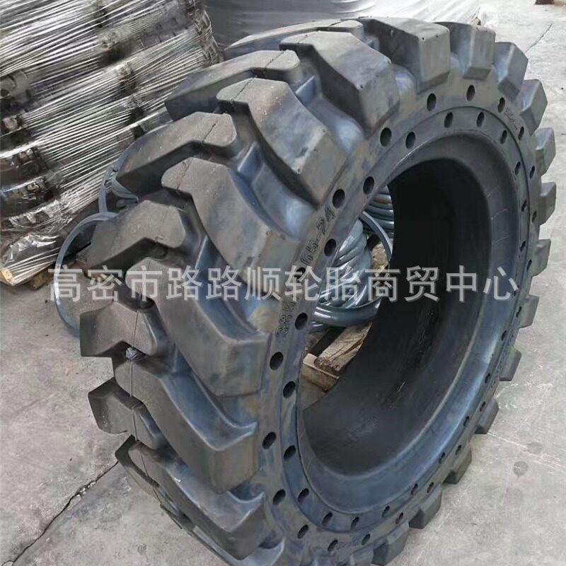 辅板式实心轮胎装载机高空车