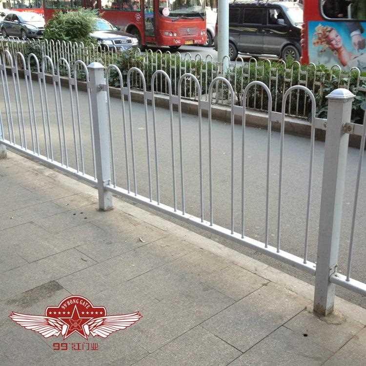 新款直销益宙道路护栏隔离栏公路马路隔离护栏市政交通护栏工程隔