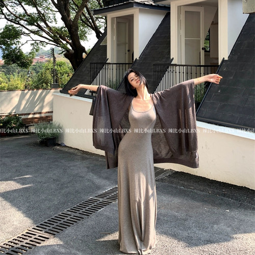 灰色吊带连衣裙女夏季2025新款收腰修身裙子辣妹性感气质a字长裙
