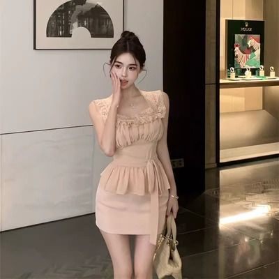 蕾丝拼接绑带修身方领无袖上衣女夏季纯欲风套装包臀半身裙两件套