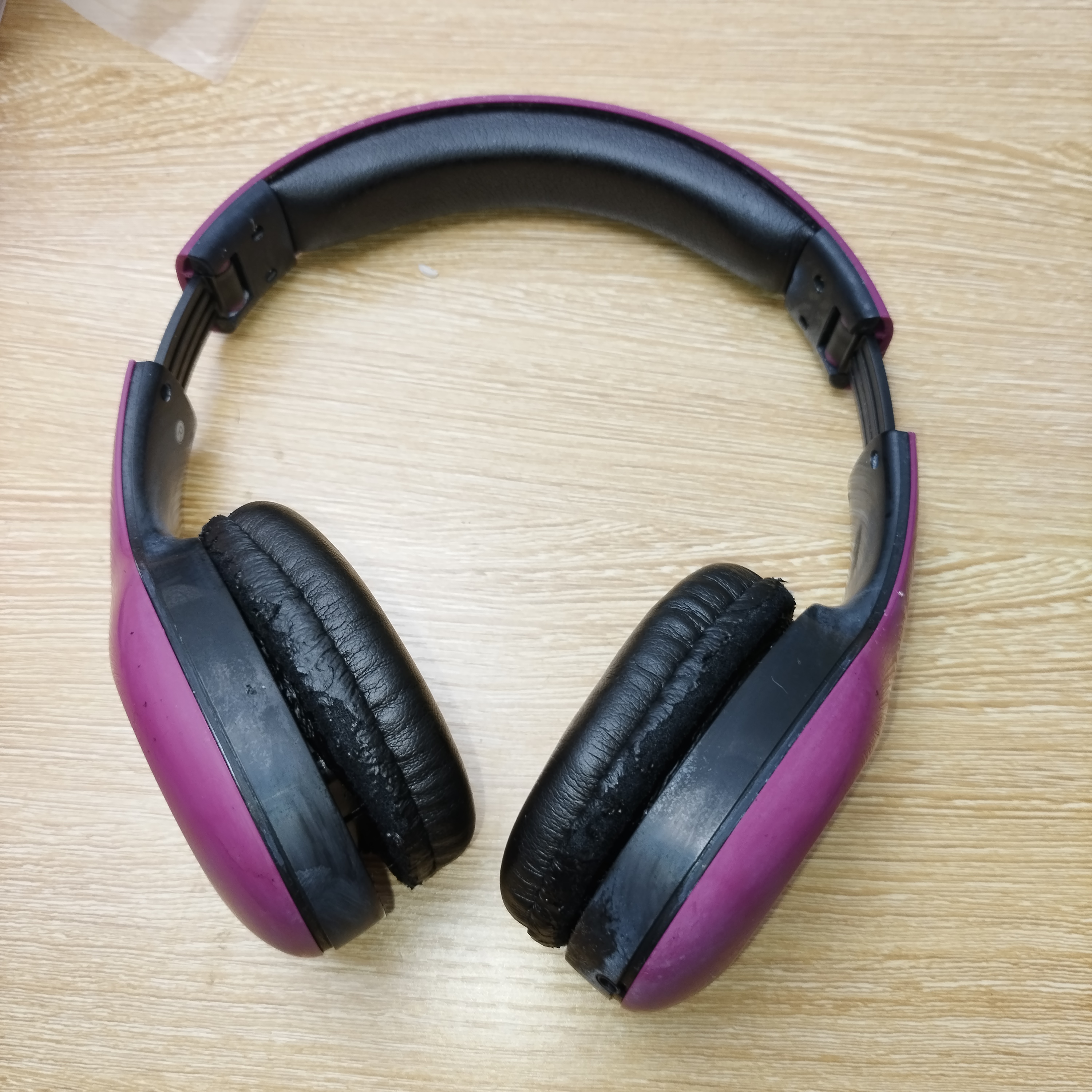 没用过，但很旧，塑料有线耳机【请看简介】当配件拆件用