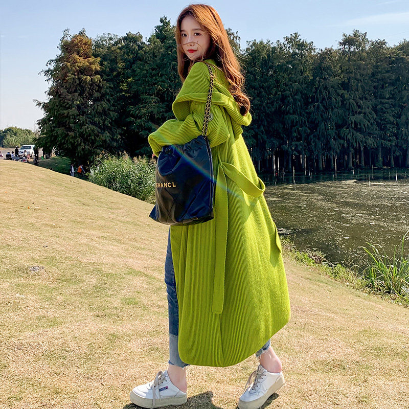 今年流行漂亮高级感超好看绿色长款斗篷厚针织开衫毛衣外套女春秋