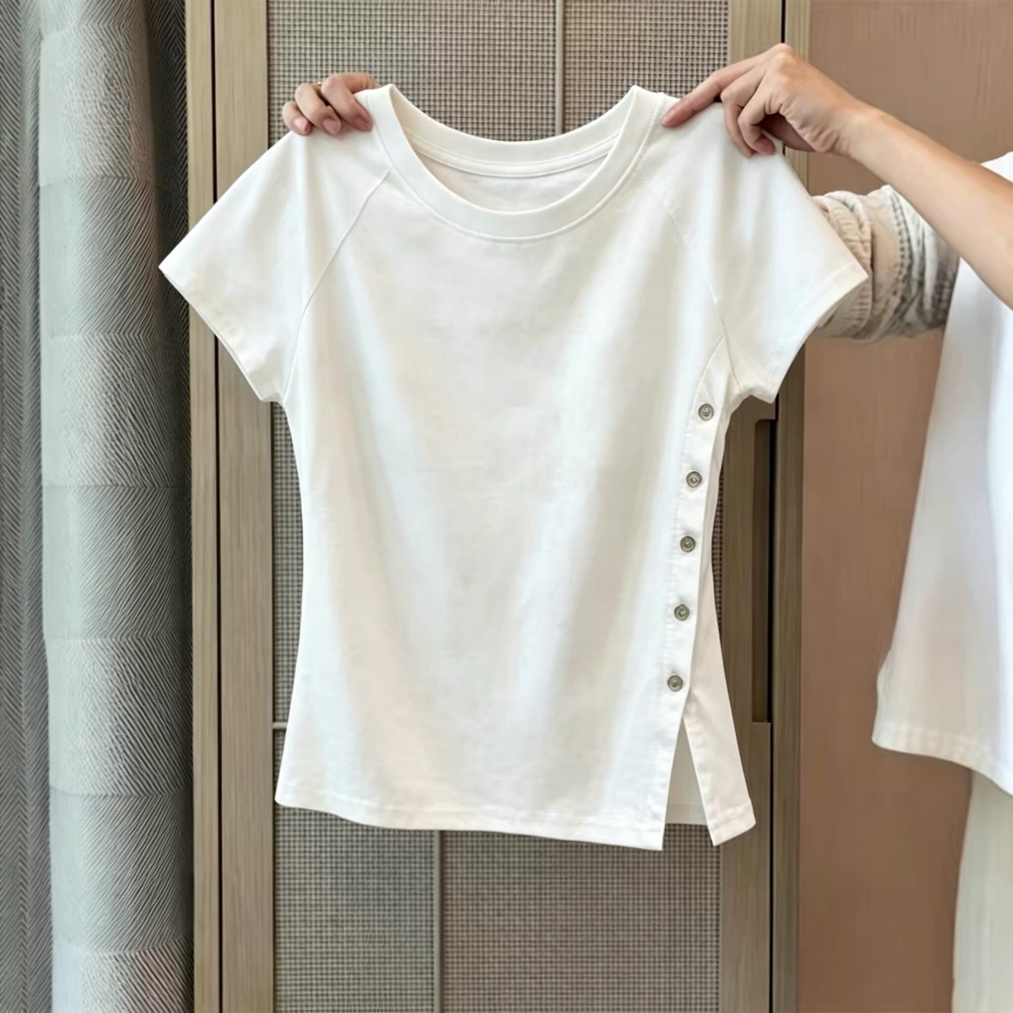 女大童韩系纯色纽扣开叉短袖t恤图片