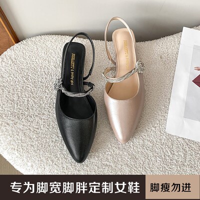 加肥加宽胖mm大码女包头低跟凉鞋法式水钻玫瑰一字带单鞋JS54021