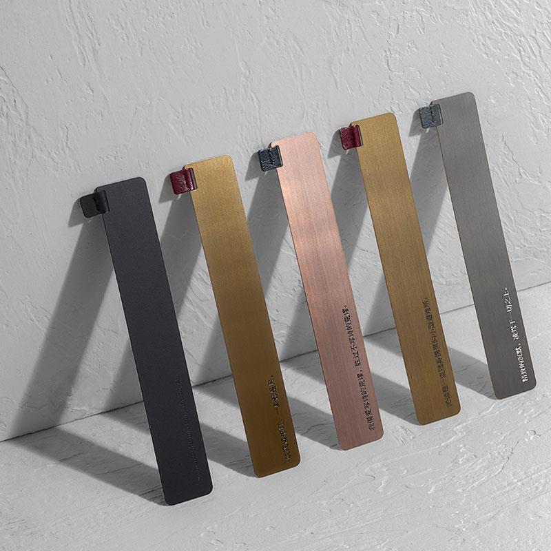 单向金属书签简约大师箴言文艺复古质感创意皮革标带设计背面标尺