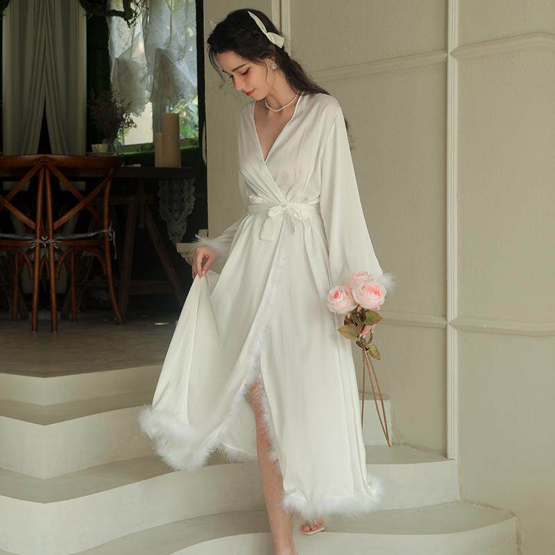 新款直销bride新娘晨袍女士羽毛睡袍婚礼化妆伴娘团结婚和服缎面