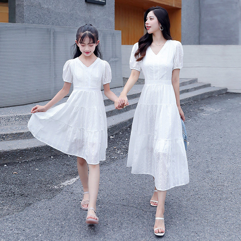 高端亲子装裙子夏装2022新款潮洋气网红母女装夏季时尚显瘦连衣裙