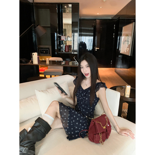 Joeyoo新款设计感荷叶边系带V领碎花连衣裙女夏中长款收腰A字裙子
