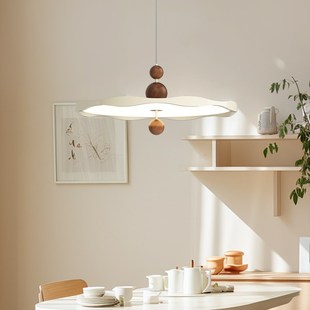 法式奶油风餐厅吊灯2025新款岛台餐桌吊灯中古风卧室护眼床头吊灯