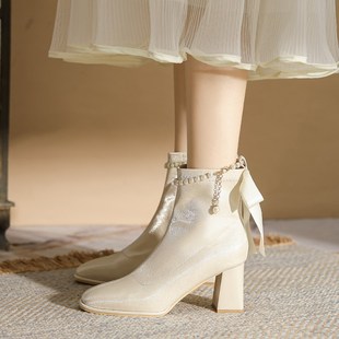 洋气白色加绒高跟鞋女粗跟法式伴娘鞋婚鞋2024冬季新款小短靴裸靴