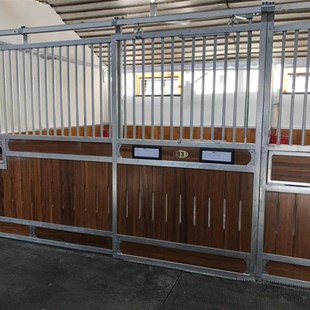 马房马厩金属马圈马术用品马场护栏萌宠乐园马场围栏牛羊养殖栅栏