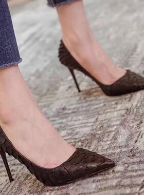 高跟鞋女春季新款细跟尖头单鞋百搭黑色蛇纹职业工作鞋313233小码