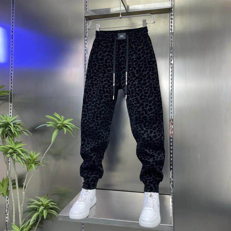 春稔服饰轻奢2026春款上新男士裤子植绒新款豹纹潮流小脚休闲男裤