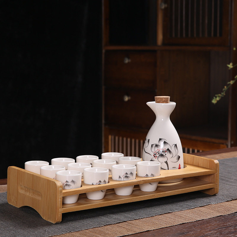 家用陶瓷酒壶清酒具套装白酒杯仿复古风小酒盅老式分酒器带展示架