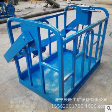 根据客户要求做吊车吊篮 高空作业吊车吊篮 红色吊篮厂