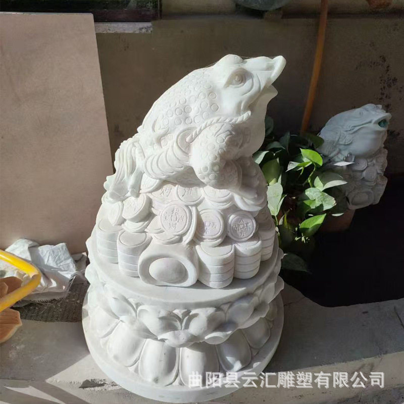 晚霞红石雕三足喷水金蟾