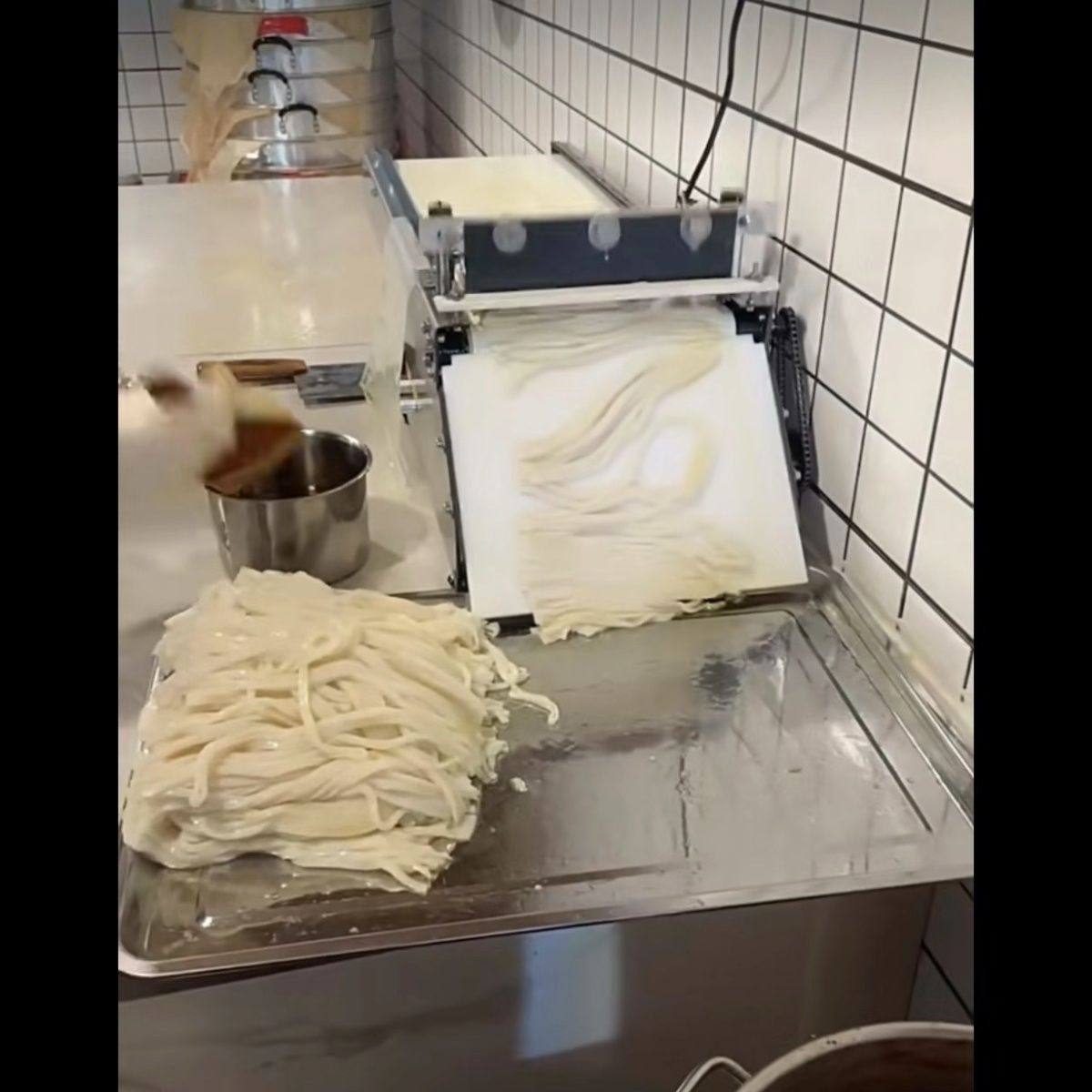 新款台式小型切粉机商用压面机手工凉皮河粉面皮全自动多功能切丝