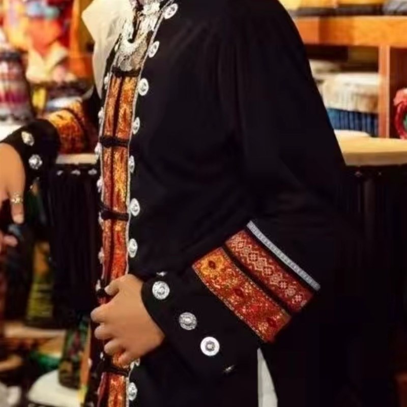 新款民族服装演出服侗族旅拍黑色两件套苗族男装三月三壮族节日