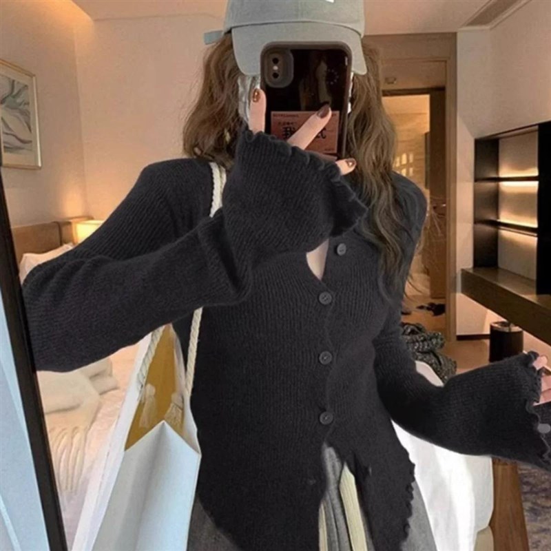 V领木耳边针织开衫女秋冬设计感大码显瘦内搭喇叭袖毛衣外套上衣