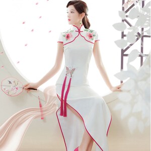 江南春天2024年新款玫红色绣花改良旗袍收腰长款高端走秀舞蹈服女