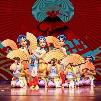 粉墨花旦演出服儿童戏曲表演服俏花旦舞蹈服扇子道具小戏迷梨花颂