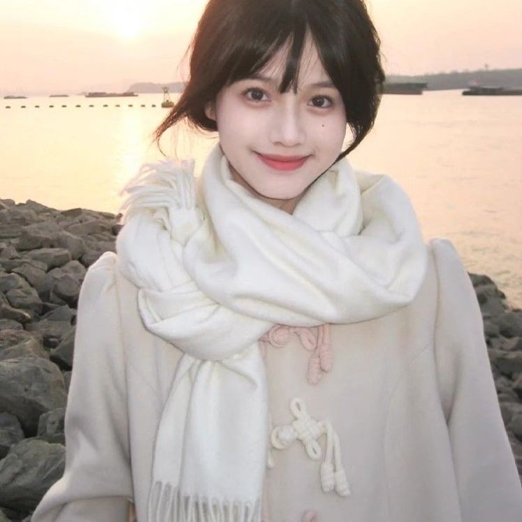 白色围巾女冬季2024新款高级感毛绒保暖简约风围脖披肩氛围感可爱