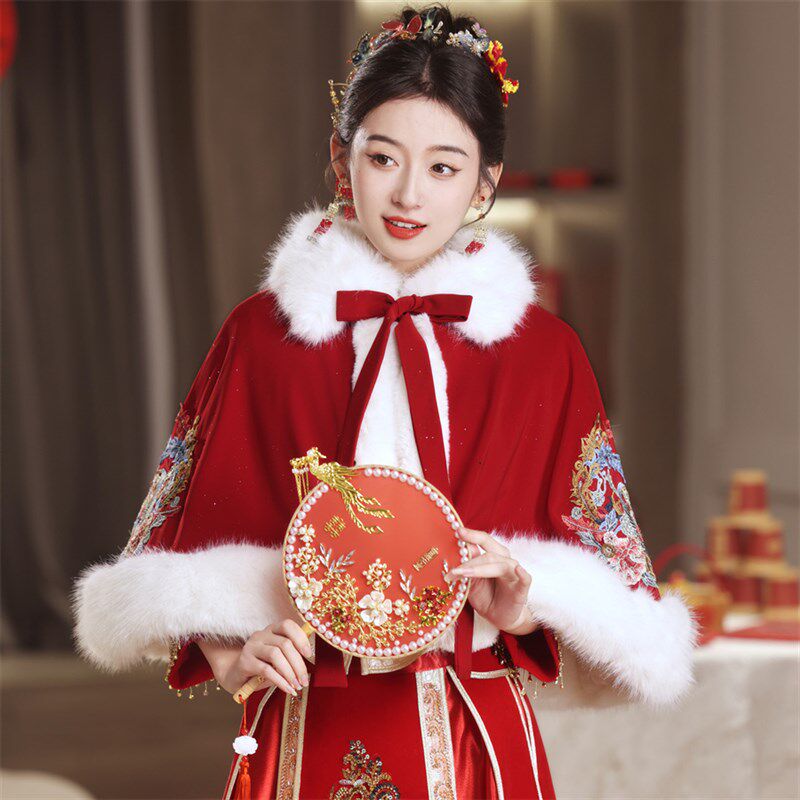 新娘马面裙加厚披风红色冬季中式婚礼保暖毛披肩秀禾斗篷外搭毛领