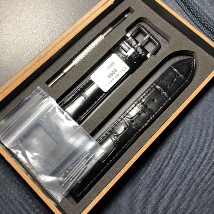 牛皮手表带针扣头层真皮男女通用款蓝白红棕色木盒包装批发销售