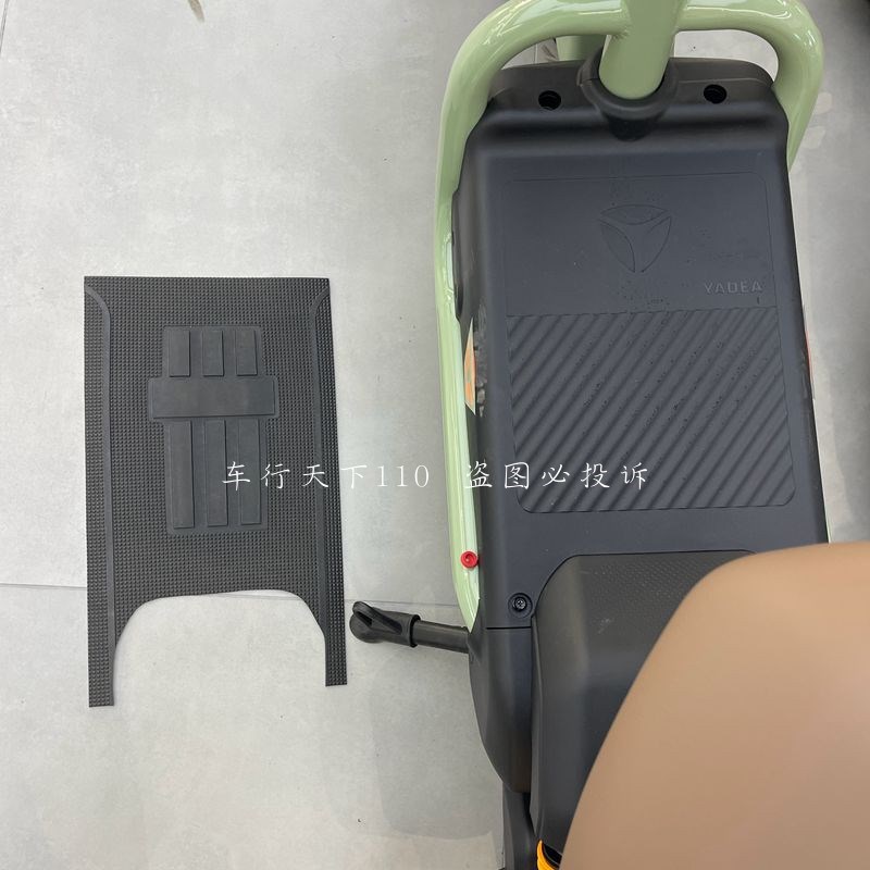 热销适用雅迪b15h电动车脚垫防水踏皮踩脚垫加厚橡胶垫耐磨踏板防
