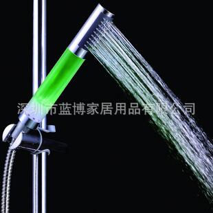 直销新款 800 LED花洒头 温控三色感温变色轻便小巧圆棒变色淋浴头