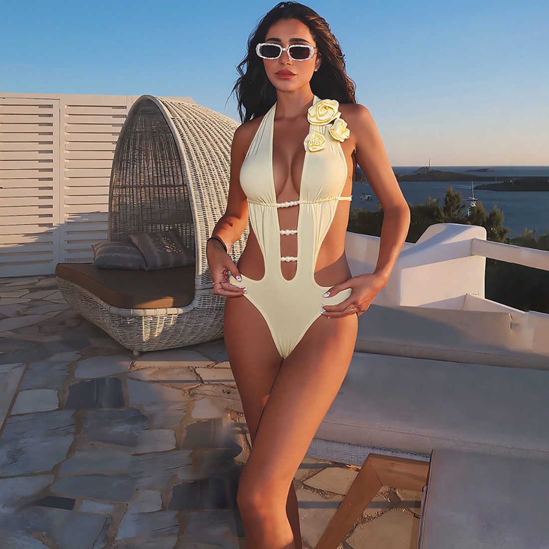 欧美女装2025春夏新款性感个性串珠花朵装饰挂脖系带连体衣