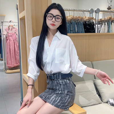 法式气质白色v领短袖衬衫女2025夏设计感小众独特高级感翻领衬衣
