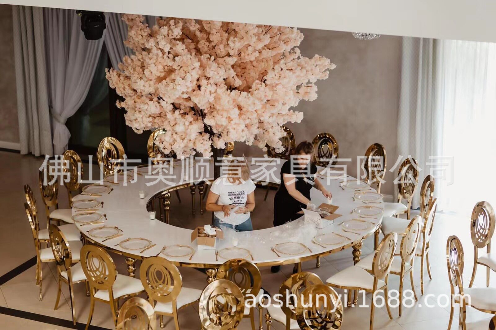 国外婚礼用不锈钢婚庆大圆桌户外派对自由拼接S行半圆金色桌子