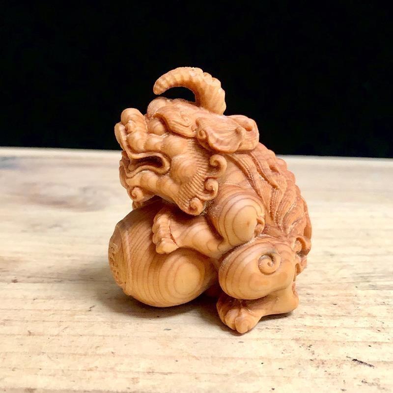 太行崖柏木独角貔貅抱球摆瑞木兽貔貅有010求必应实雕刻件制工艺
