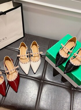 小码313233单鞋尖头平底浅口中空铆钉女鞋2024春季时尚大码工作鞋