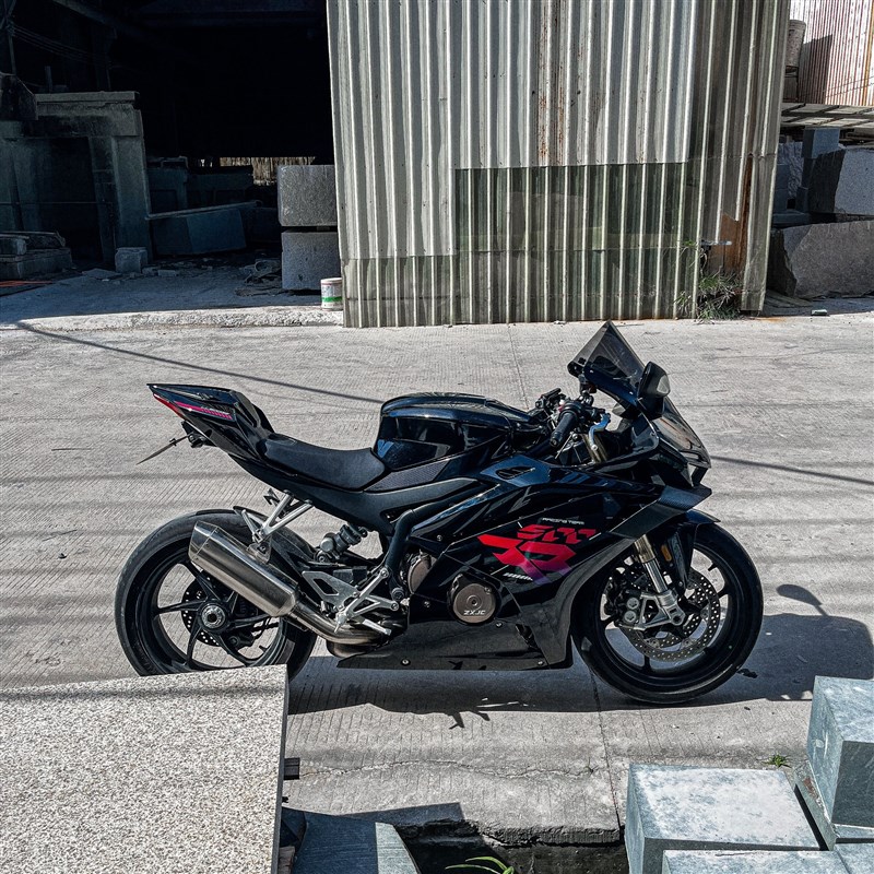 适用张雪500RR改装油箱u罩风挡短尾牌照架排气罩水箱护网电门锁盖