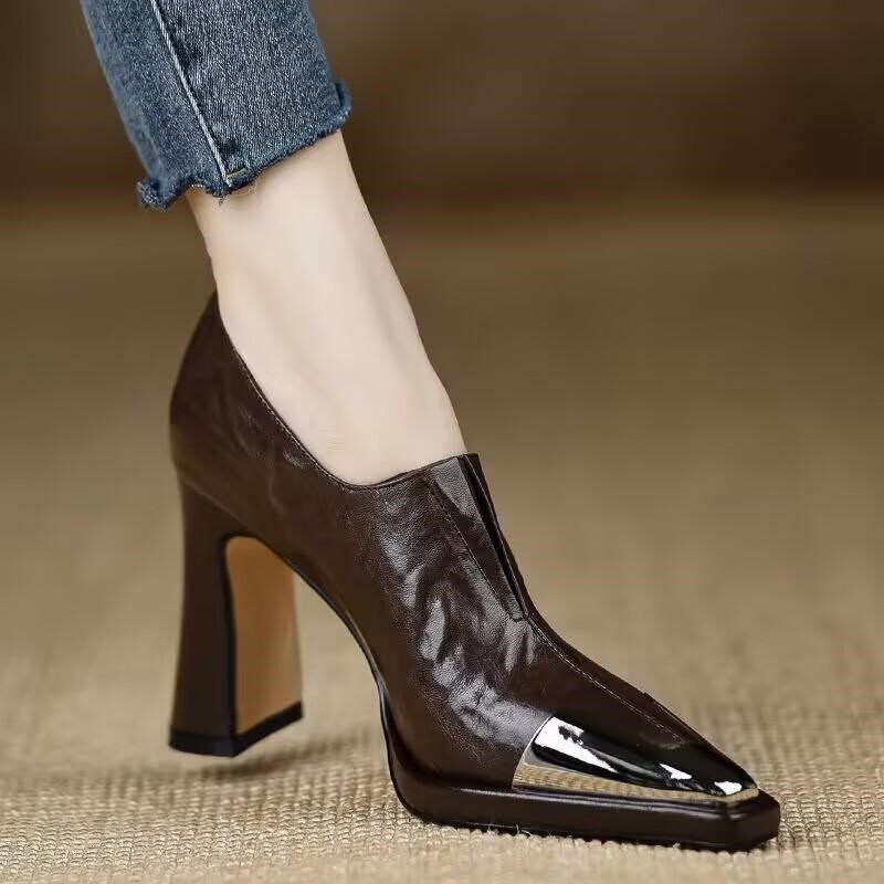 英伦风防撞金属头黑色小皮鞋女2024年秋季新款深口单鞋尖头高跟鞋