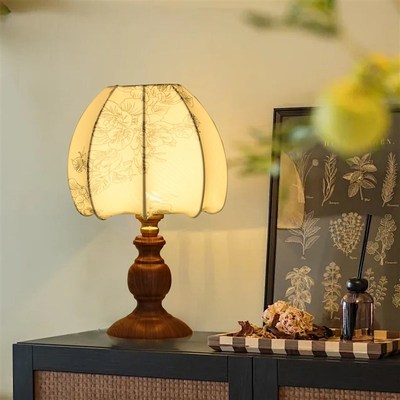 复古台灯卧室床头柜灯高级感2025新款书房法式美式温馨氛围小夜灯